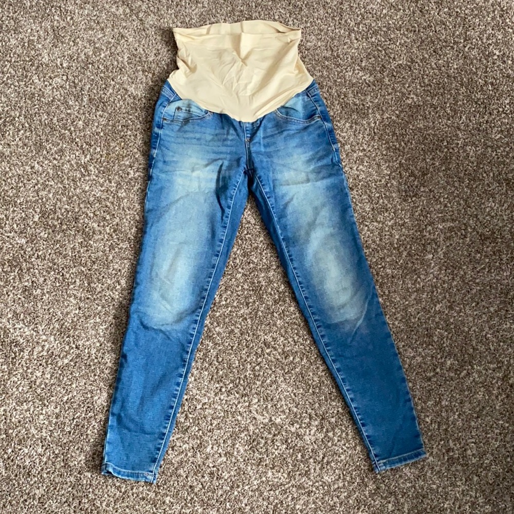 A glow maternity jeans. Size 4 skinny